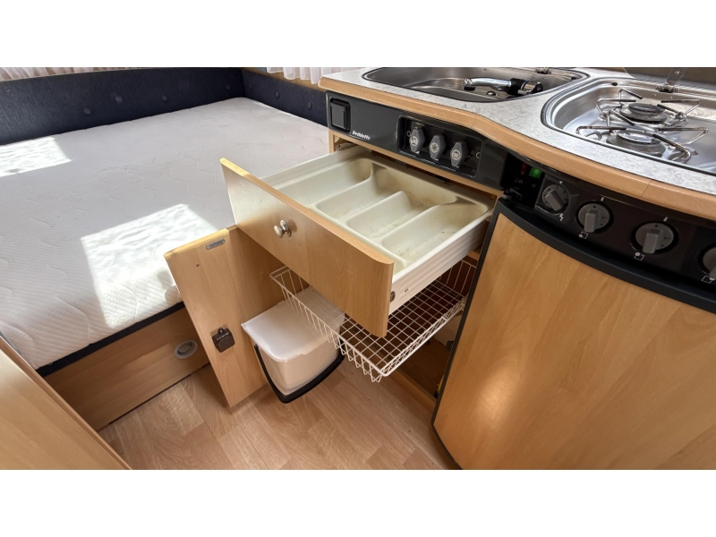 Dethleffs Camper 440 DB Zugsitz Festbett Toilette Foto: 10