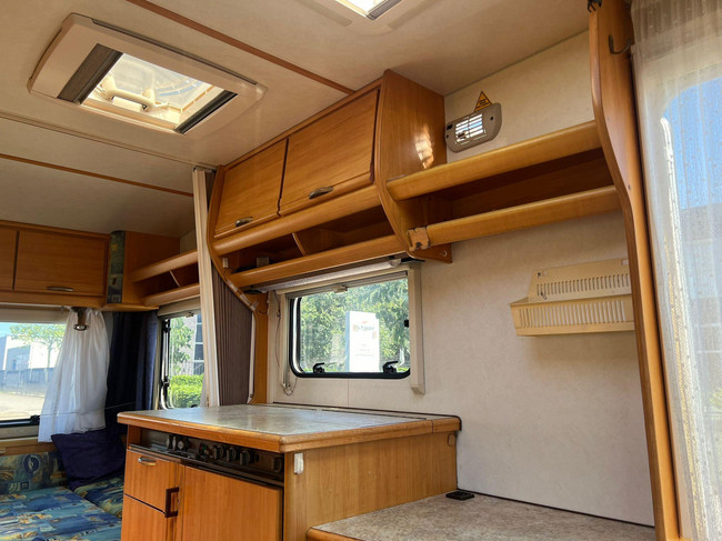 LMC 450 | Porte-v&eacute;los | Mover semi-automatique | Dinette | Auvent | Chauffage photo : 13