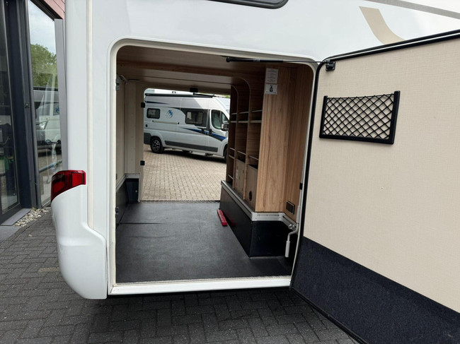 Hymer MLT 580 V6 190HP Single Beds Led 2 Solar Panels photo: 22