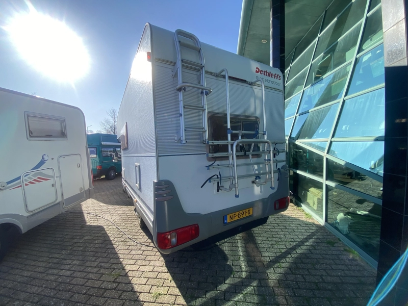 Dethleffs Globetrotter 6 PERS Met stapelbed &XXL garage  foto: 2