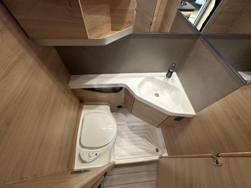 Knaus Sudwind 60 Years 460 EU enkele bedden / voorraam  foto: 12