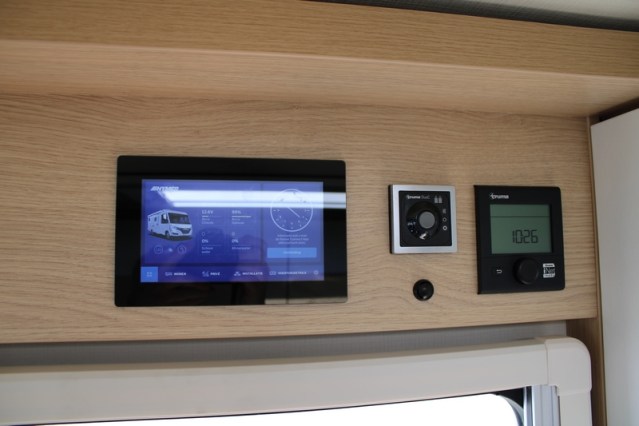 Hymer B MC I 680 equipped with powerful Mercedes 9 G Tronic 170 hp AUTOMATIC single beds + pull-down bed (56 photo: 50