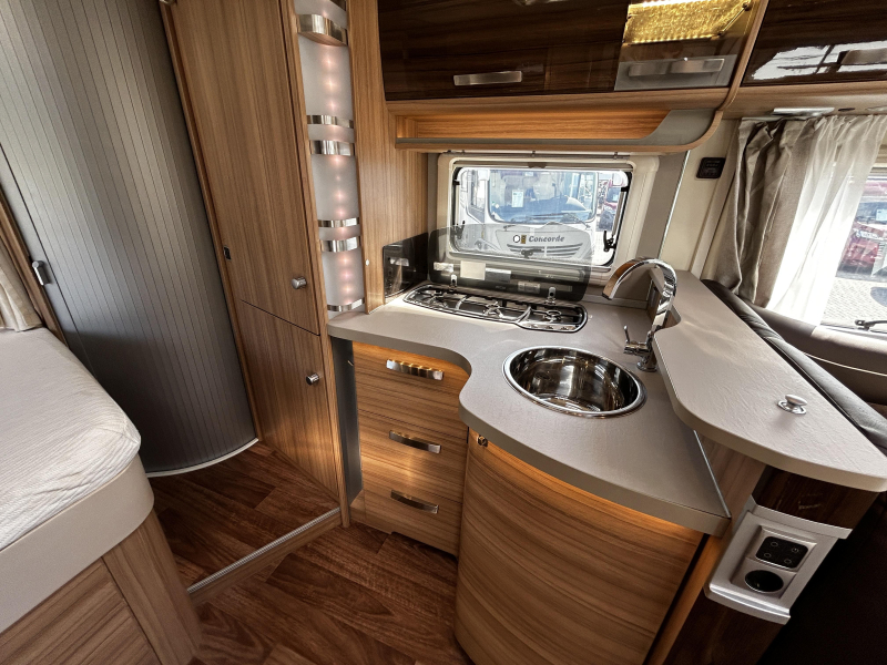 Knaus Platinum Selection 650 MF Fransbed/2017/6.9M/Euro-6  foto: 11