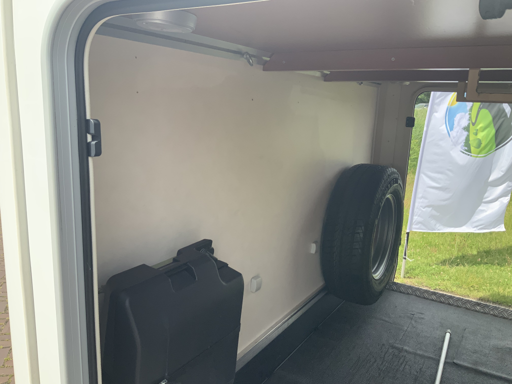 Hymer Exsis-I 674 EX 2.3 MultiJet 160 PK,Integraal,Motor-airco, 2 Lengte-bedden, Hef-bed, Garage, Trekhaak, etc, etc. Camper centrum on the road  foto: 39