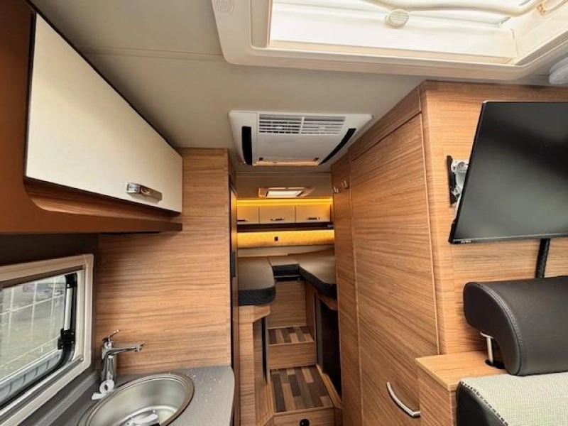 Weinsberg CaraCompact Pepper 600 MEG CE970 2xairco Aurtomaat  foto: 17