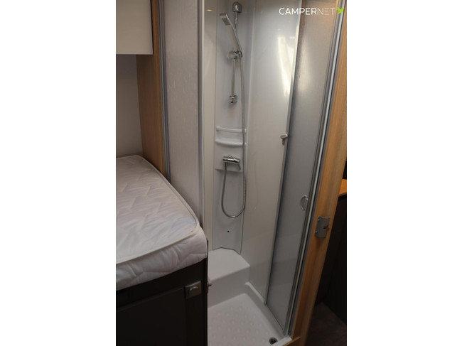 LMC Tourer Lift 730 165PK | Lengtebedden | Gescheiden douche | Hefbed | Fietsendrager | Zonnepaneel | Bearlock | Dakairco | Luifel | foto: 14