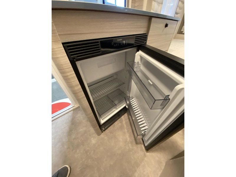 Dethleffs C'Joy 460 LE ENKELE BEDDEN!  foto: 9