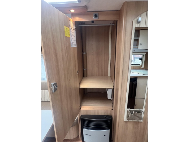 TEC Travel King 470 E asientos camas individuales inodoro foto: 4