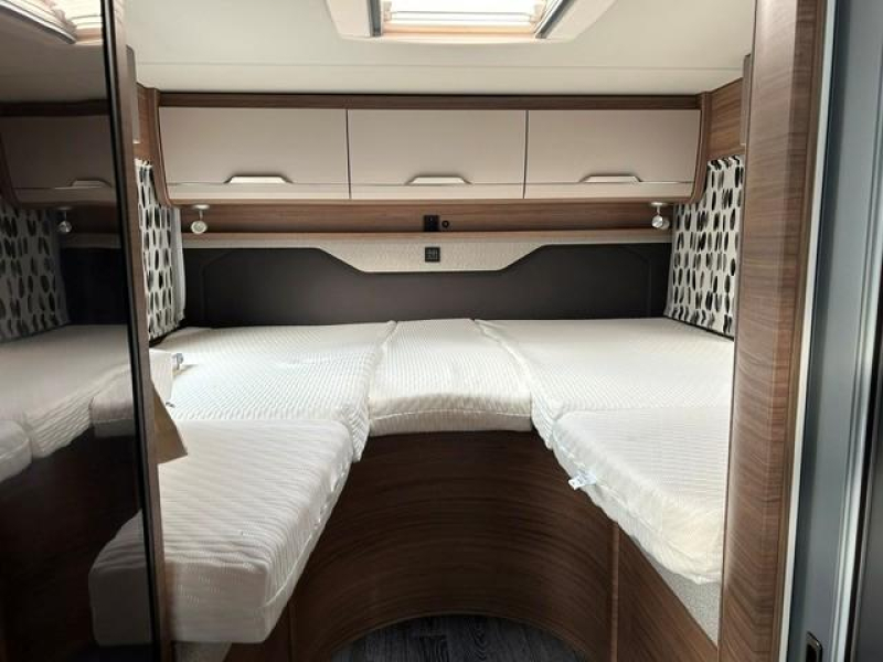 Knaus Van Wave 640 MEG Enkele bedden & hefbed  foto: 5