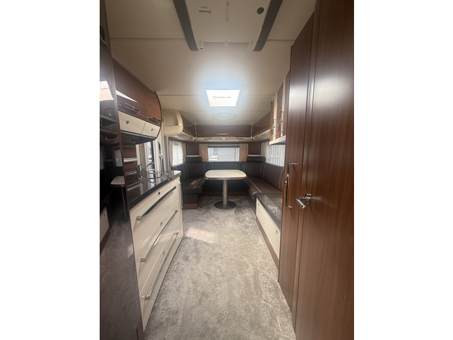Fendt caravan BRILLANT 650 in nieuwstaat Queensbed  zakluifel Thule mover Truma xt hordeur leder tv dakairco truma groot dakluik oven  xxl koelkast foto: 11
