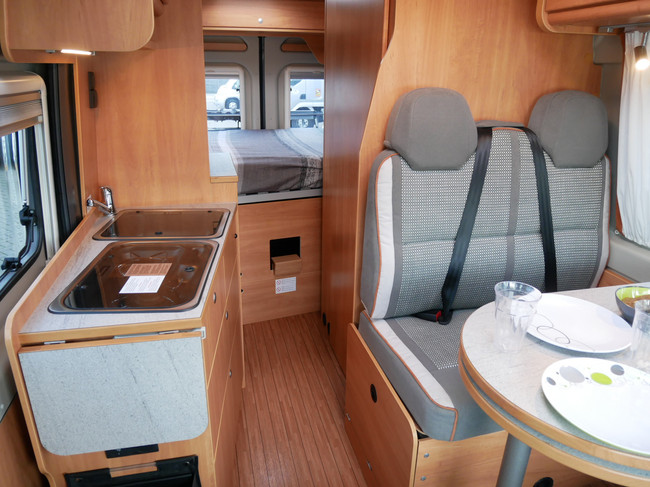 Pössl 2Win Plus, 6 Meter Buscamper, Groot Dwarsbed!!! foto: 10