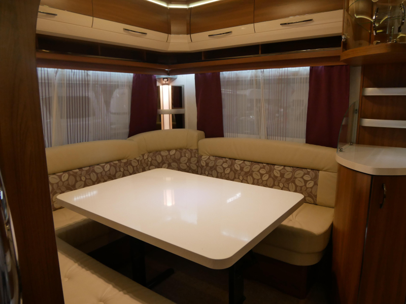 Hobby Excellent 540 UFE Incl. mover en fietsenrek  foto: 3