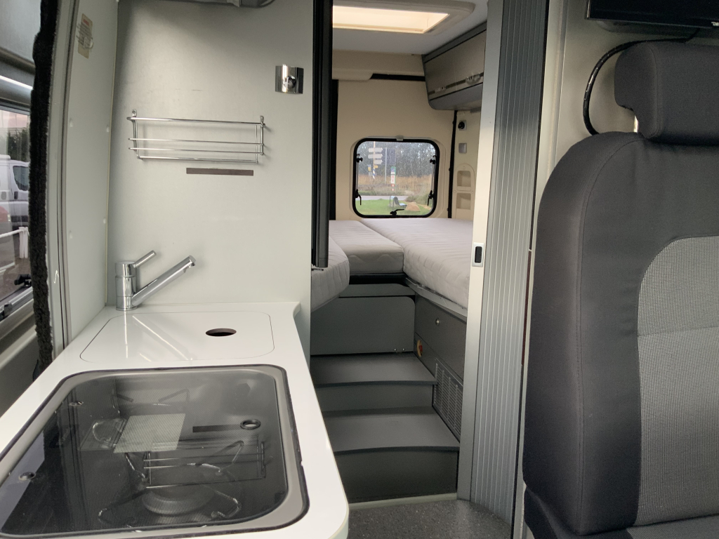 Adria Twin 640, 2.3 MultiJ. 150 PK, Buscamper, AUTOMAAT, M Camper Centrum On the Road aan de Noorderringweg 4 in Marum. foto: 15