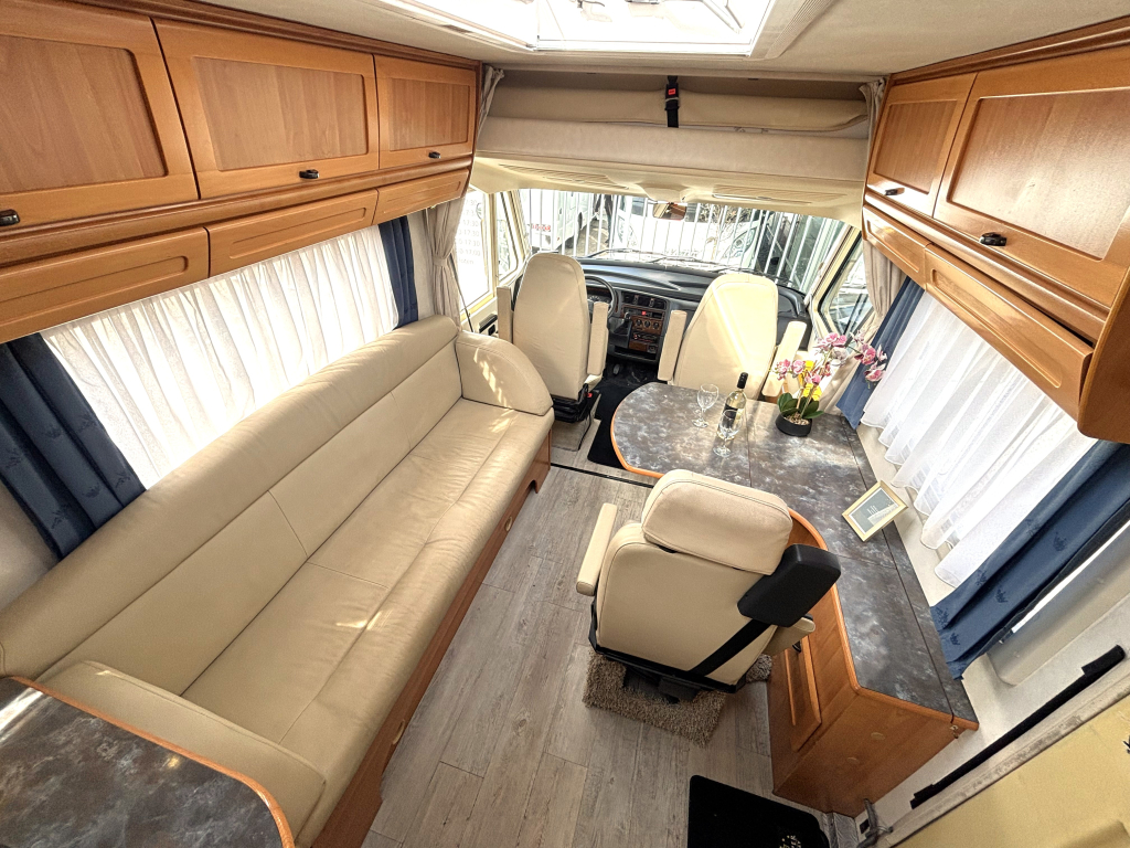 Hymer E 690 DUBBELLUCHT FRANSBED + HEFBED 4X ZONNEPANEEL! foto: 1
