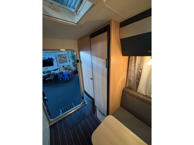 Knaus Sport and Fun 480 QL Mover Cassette awning photo: 12