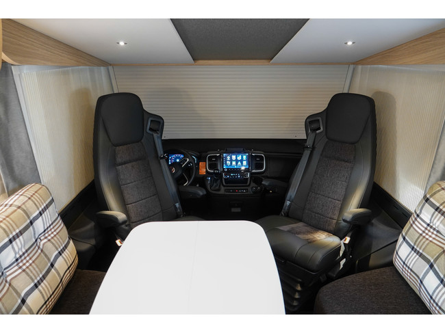 NIESMANN BISCHOFF Arto 85 E 180Pk Automatic | Eifel grey | New | 4-seater | Roof air conditioning photo: 22