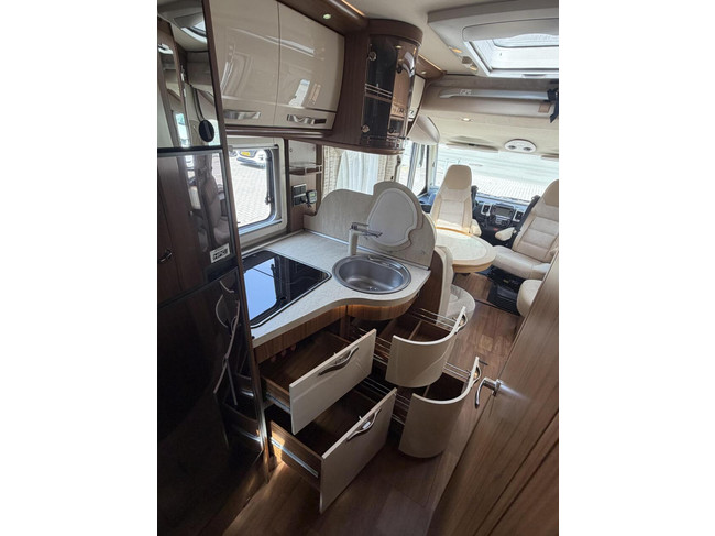 Hymer B 588 Automatic Single Beds Pull-down Bed 2X Airco Inverter Solar Panel photo: 16