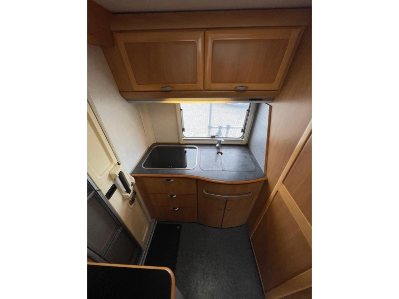 Hymer B 584 Hefbed bar-indeling 2000  foto: 13