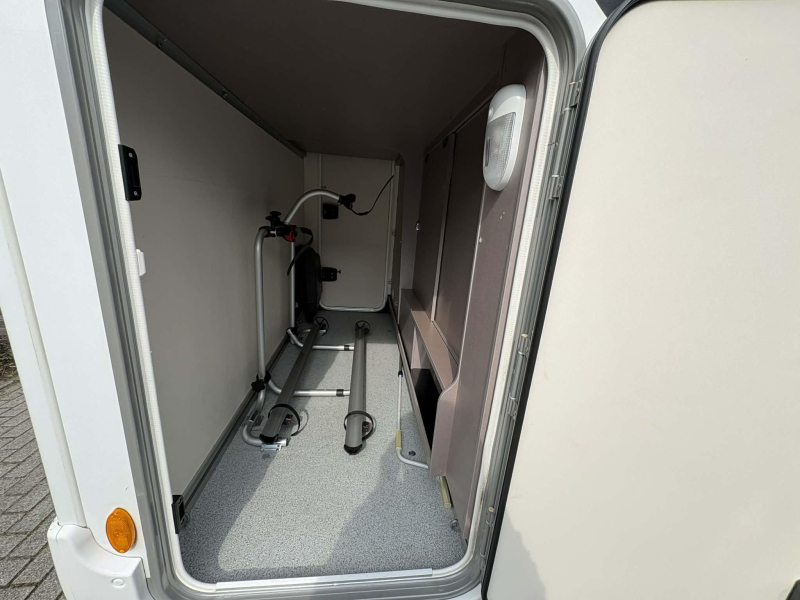 Bürstner Lyseo TD 680 Face to face + compleet  foto: 16