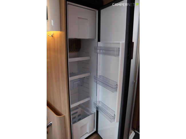 Laika caravans s.p.a. KOSMO 509L 160pk Automaat | Lengtebedden | Gescheiden douche | LPG installatie | Zonnepanelen | Bearlock | Luife foto: 13