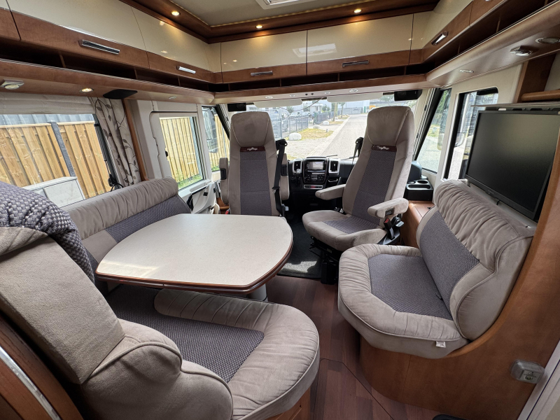 Carthago Chic C-Line II I 4.9 LE no drop-down bed single beds photo: 21