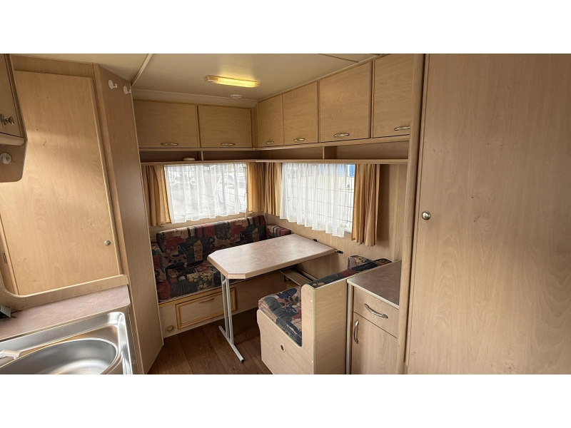 Beyerland Sprinter 430 TM 2x zitgroep vast toilet  foto: 1