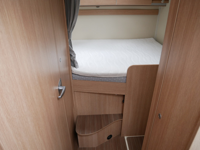 CAPRON Orangecamp T700, Distribuci&oacute;n espaciosa, Cama transversal, Garaje XL foto: 17