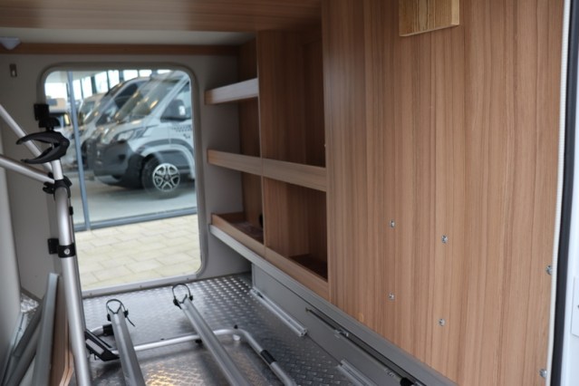 9-speed AUTOMATIC Knaus Platinum Edition Sun TI 650 flat floor single beds (80 photo: 20