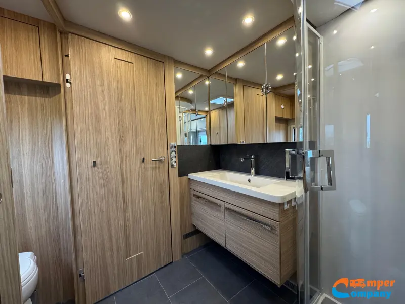 Niesmann+Bischoff Flair 650 B Lengte bedden/ Vol opties  foto: 19