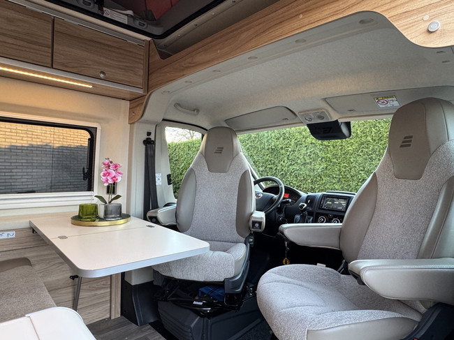 Hymer Yellowstone 640 techo elevable 160 cv *4 PERSONAS* Euro6 Fiat Ducato **Camas longitudinales/Techo elevable con 2 plazas para dormir/4 asientos/Litio/Sol foto: 11