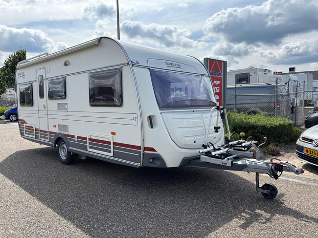HOME-CAR 526h Racer 470 UE | 2 Enkele bedden | Volautomatische mover | Fietsendrager | Zakluifel | 3-Pits gasfornuis