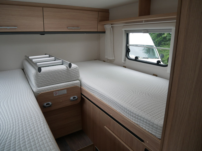 Sunlight V66, Lengtebedden, 9-Traps Automaat, XL Garage!! foto: 18