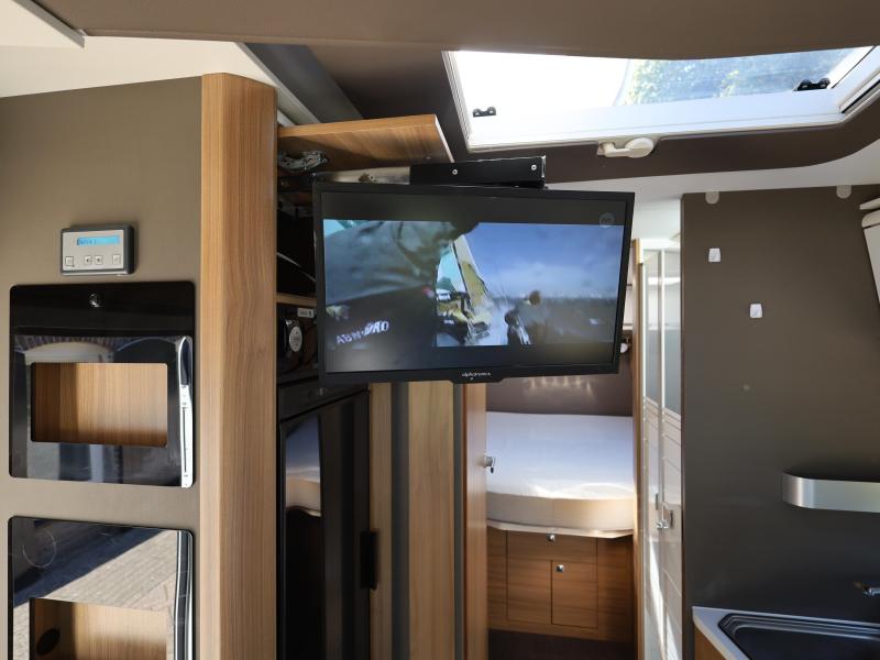 Adria Matrix Newline 670 SC Queensbed + hefbed  foto: 14