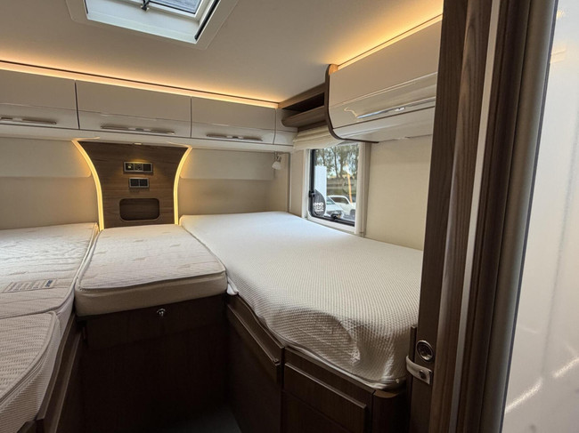 Hymer B704 SL Palmo Enkele Bedden Hefbed Zonnepanelen Omvormer foto: 21
