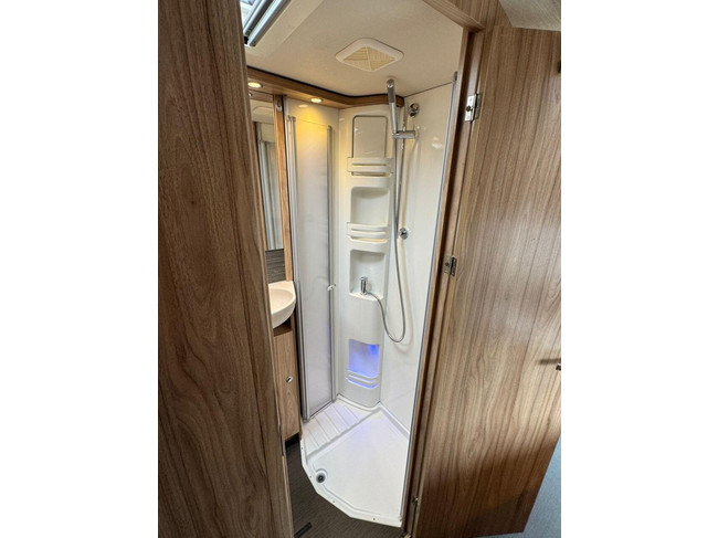 Hymer MLT 580 V6 190HP Single Beds Led 2 Solar Panels photo: 18