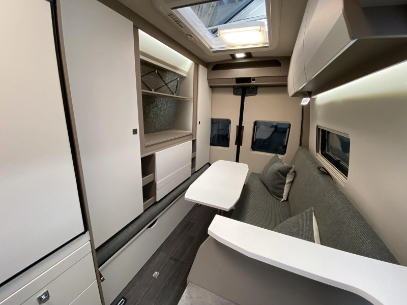 Frankia Yucon 7.0 Lounge round seating V6 autom. photo: 16