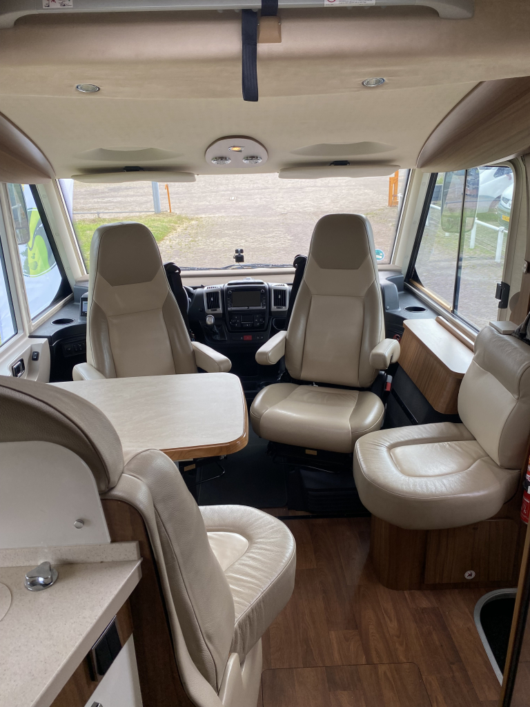 Hymer B 678 PL AUTOM&Aacute;TICO 3 litros di&eacute;sel con 177 CV, camas longitudinales y cama abatible A&ntilde;o 2016. Centrum On the Road en Noorderringweg 4 en Marum. foto: 3