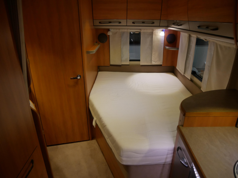 Eriba Nova GL 465 Incl. mover y toldo foto: 10