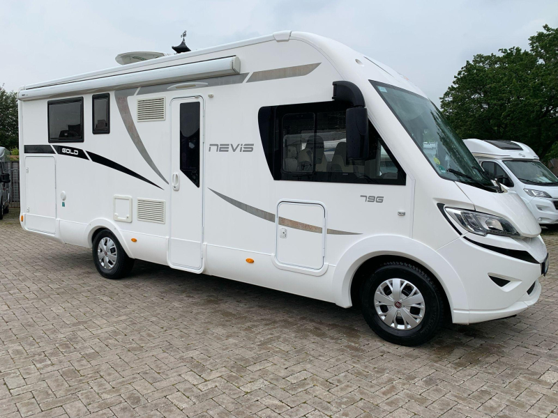 McLouis Nevis 79 G Queensbed Hefbed  foto: 0