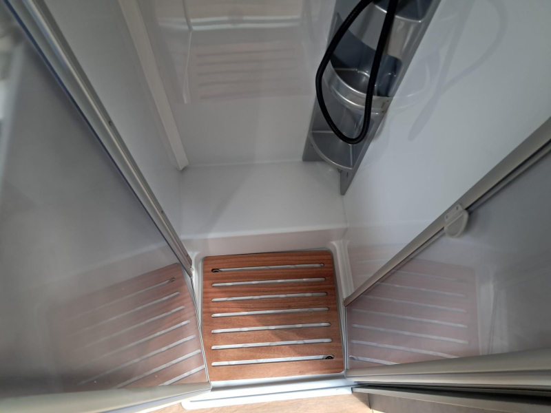 Crosscamp EXPDN T7.4 E - Sehr modern - Navi Foto: 13