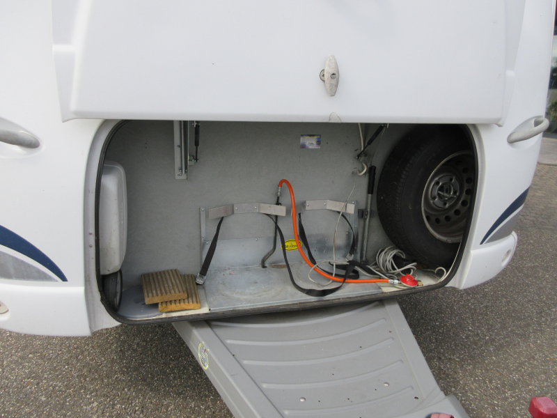Dethleffs Camper 440 DB TRANSVERSE BED AND MOVER photo: 23