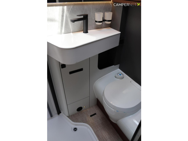 Hymer BMC-T 600 170pk Automaat | Lithium | Dieselverwarming | Lengtebedden | Uitrustingslijn Premium | Omvormer | SLC Chassis | Stoelv foto: 23