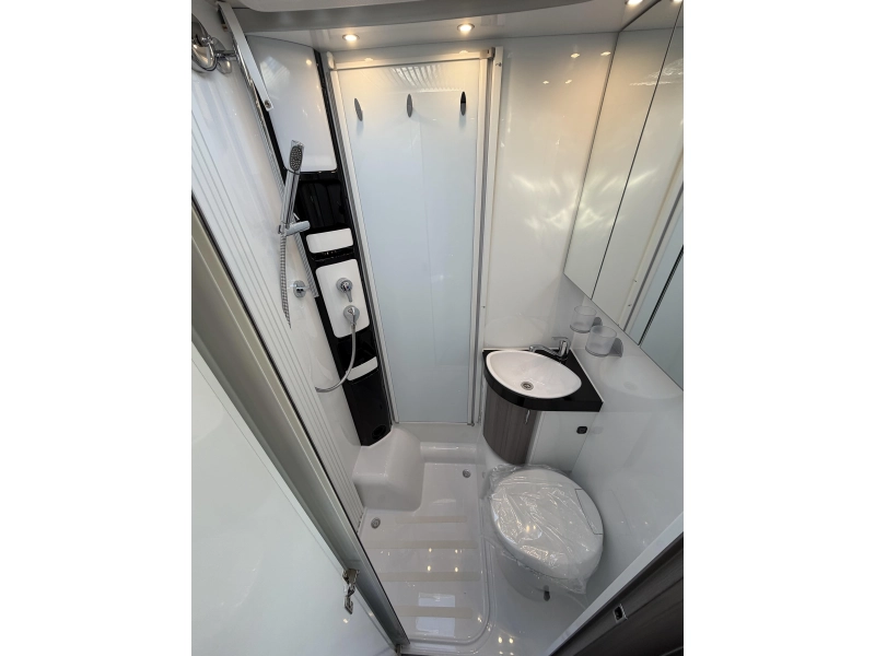Hobby On Tour Edition 65 GE Thule bike lift, 165HP photo: 17