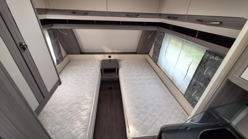 Knaus Caravans 460 DL Mover + Luiffel enkele bedden foto: 7