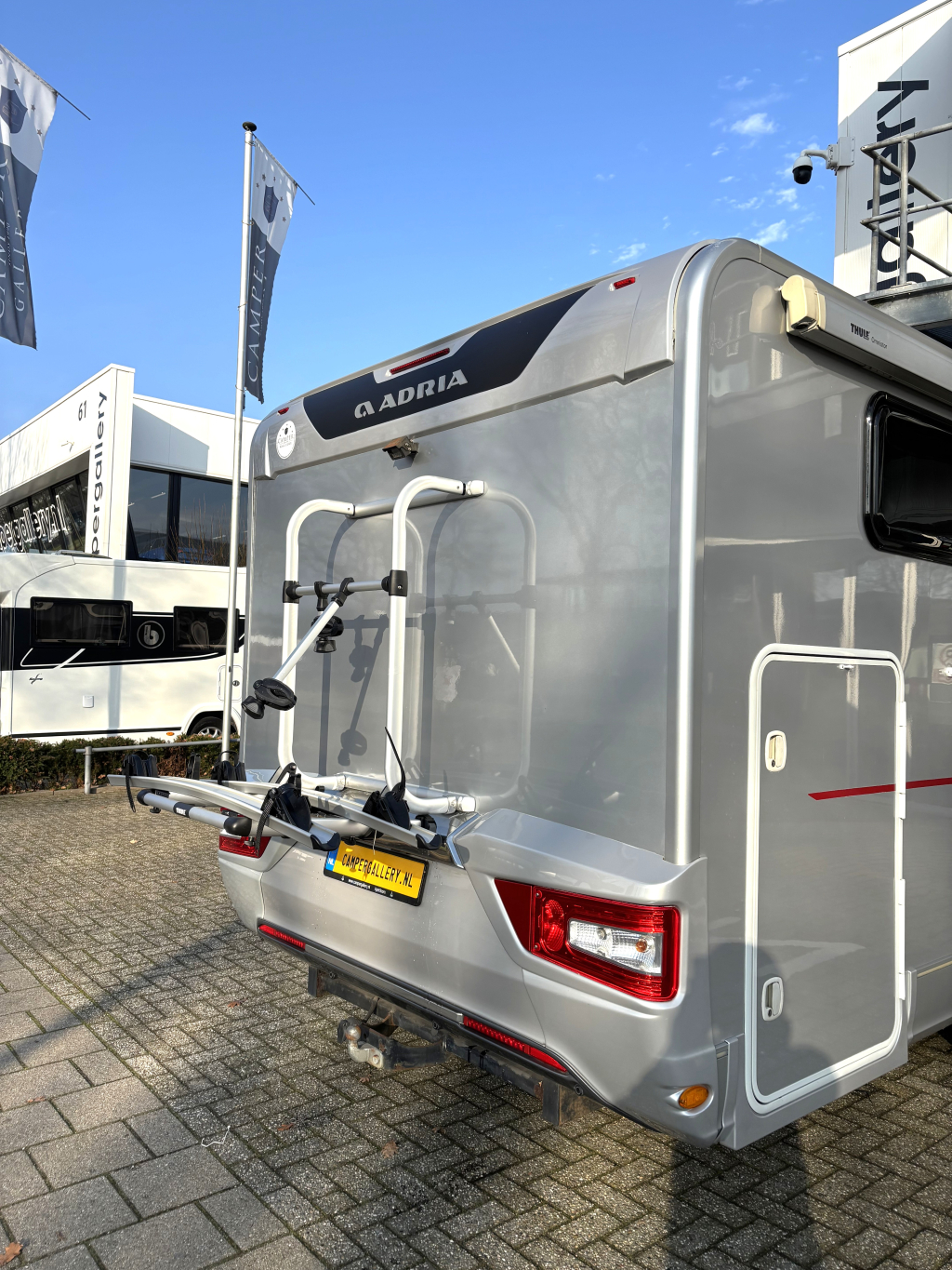 Adria Coral Platinum S 690 SC QUEENSBED ALKO LUCHTVERING foto: 21