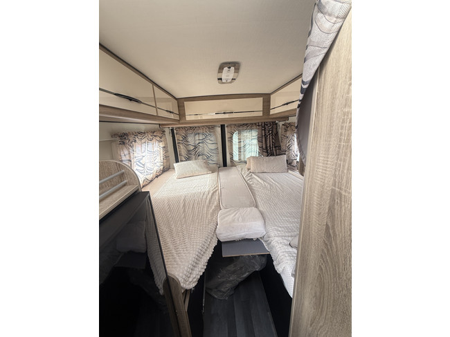 Karmann Dexter 625 Automatik 150 PS Kastenwagen L&auml;ngsbetten Klimaanlage Leder Markise Anh&auml;ngerkupplung LMV 16 Zoll Remis Plissee Foto: 17