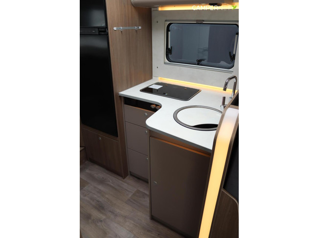 Carado T448 140pk Automaat | Pro + Pakket | Lengtebedden | Luifel | Grote garage | Hefbed | Nieuw uit voorraad leverbaar |Panoramaraam foto: 10