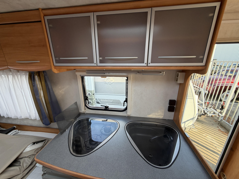 Adria Adora 462 UB 1300 KG+Voortent+luifel  foto: 14