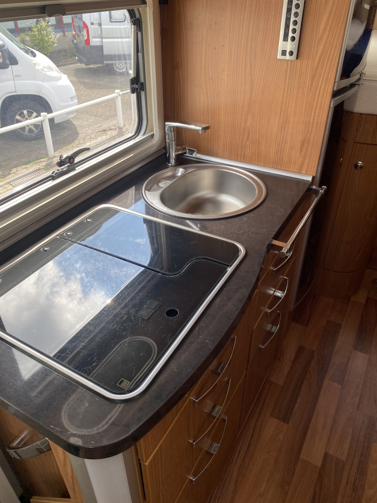 Hymer T 674 SL 2.3 MultiJet 160 CV, Semi-integral, 2 camas individuales, Aire acondicionado de motor, Antena parab&oacute;lica autom&aacute;tica, etc. A&ntilde;o 2011 Camper Centrum On the Road en Noorderringweg 4 en Marum. foto: 11