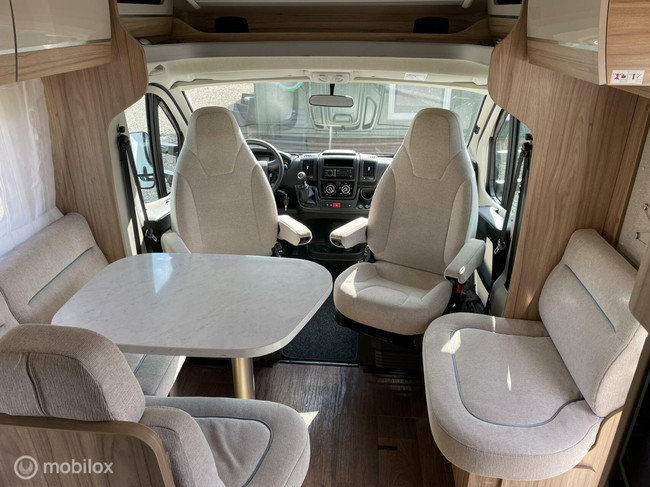 Hymer Tramp 698 Semi-integraal met Hef én Queensbed 2X Airco, Solar zéér weinig km's! foto: 1